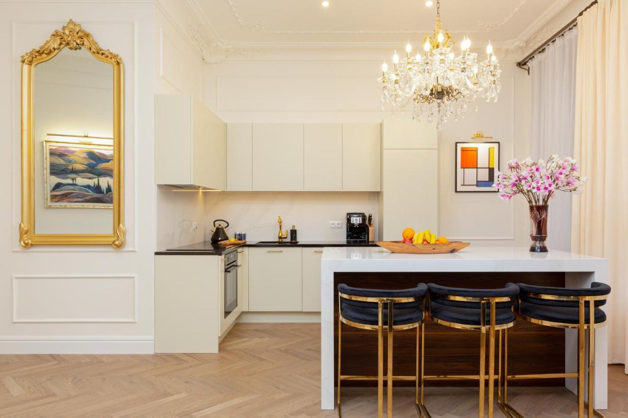 Royal Apartment Kopernika By Renters Prestige Warsaw Exterior photo